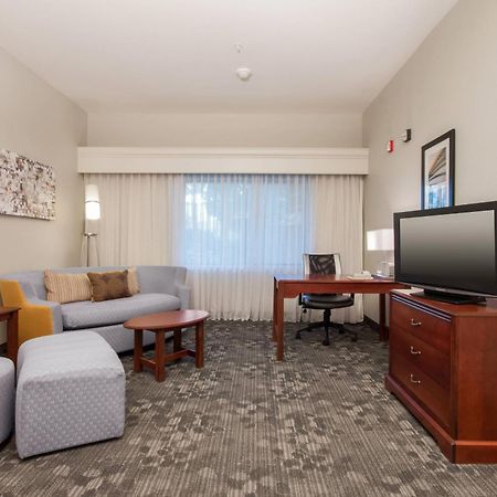 Courtyard By Marriott Palmdale Hotel Buitenkant foto