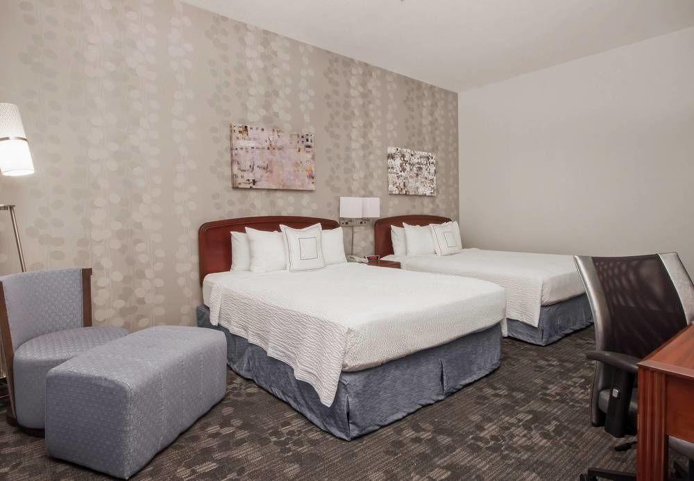 Courtyard By Marriott Palmdale Hotel Buitenkant foto