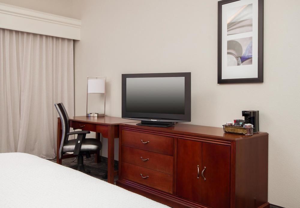 Courtyard By Marriott Palmdale Hotel Buitenkant foto