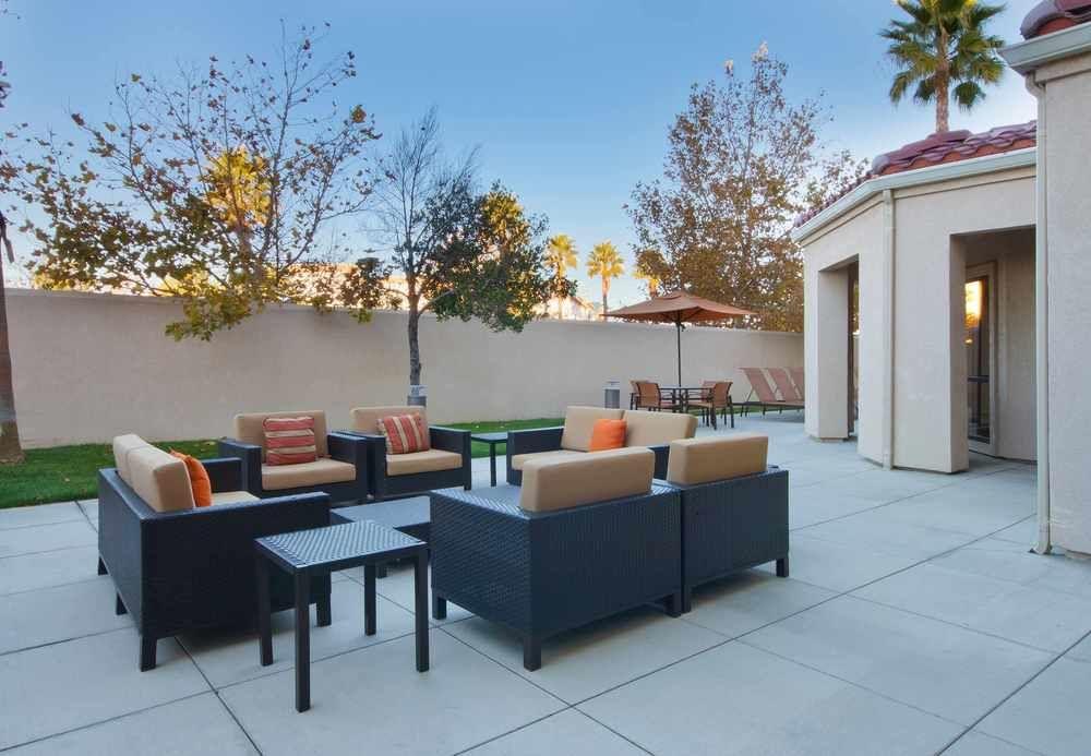 Courtyard By Marriott Palmdale Hotel Buitenkant foto