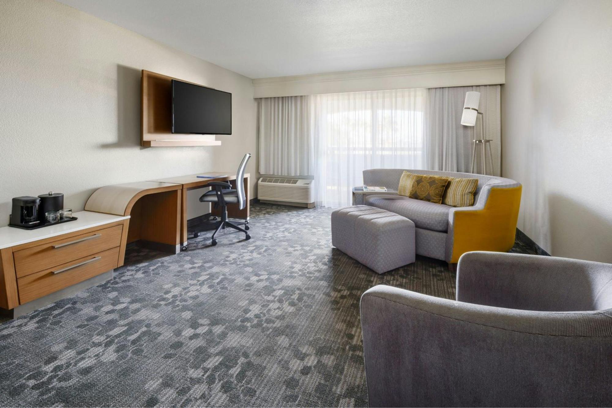 Courtyard By Marriott Palmdale Hotel Buitenkant foto