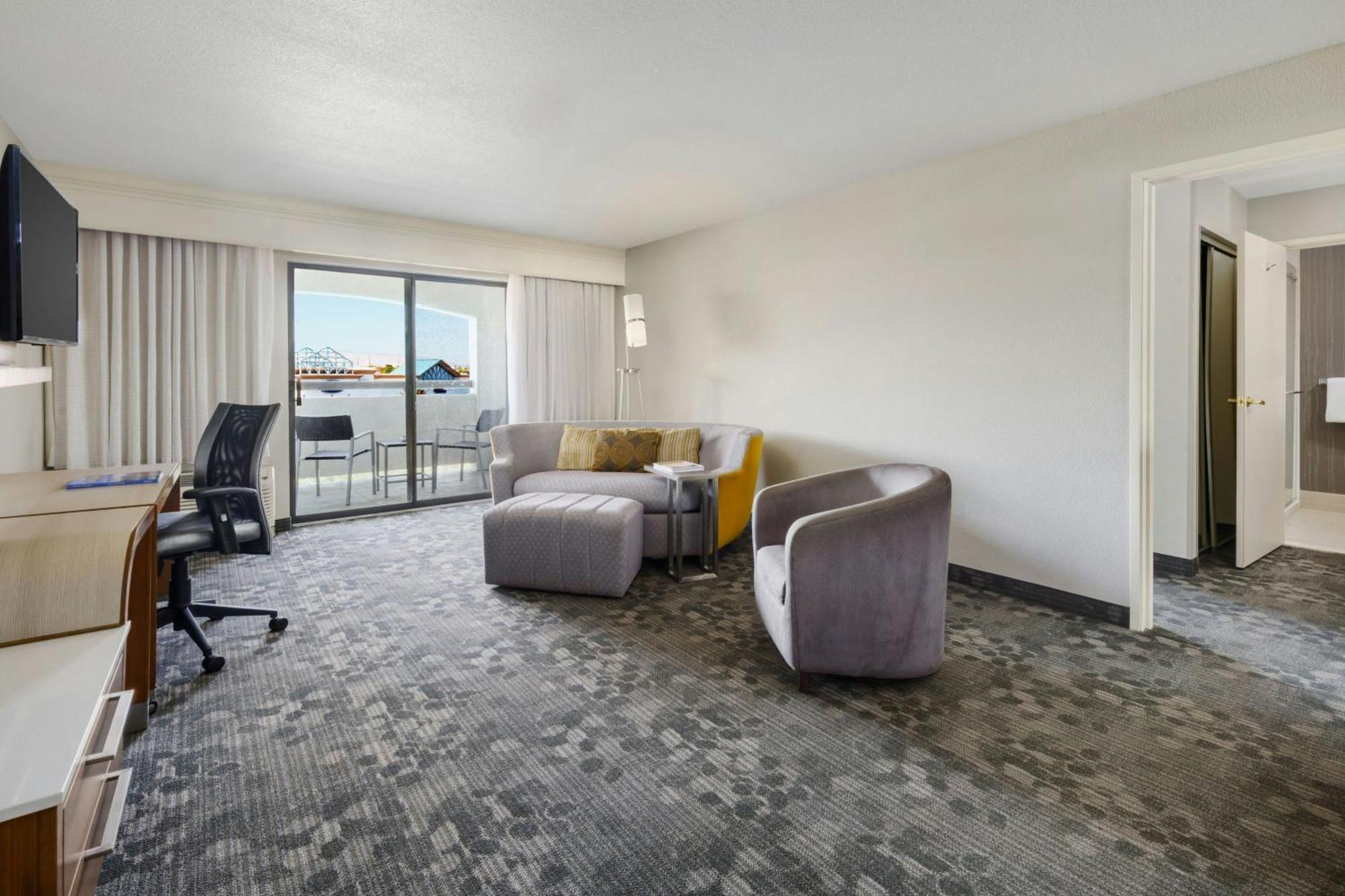 Courtyard By Marriott Palmdale Hotel Buitenkant foto