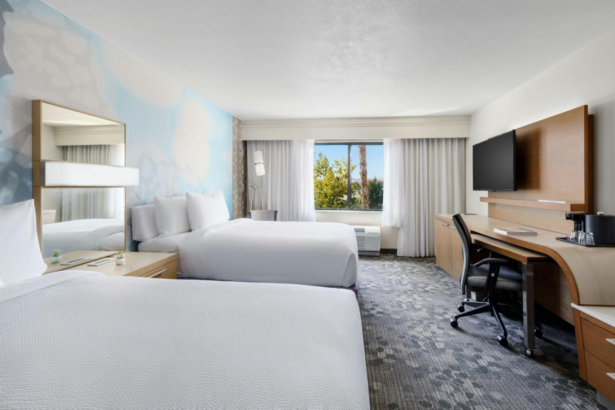 Courtyard By Marriott Palmdale Hotel Buitenkant foto