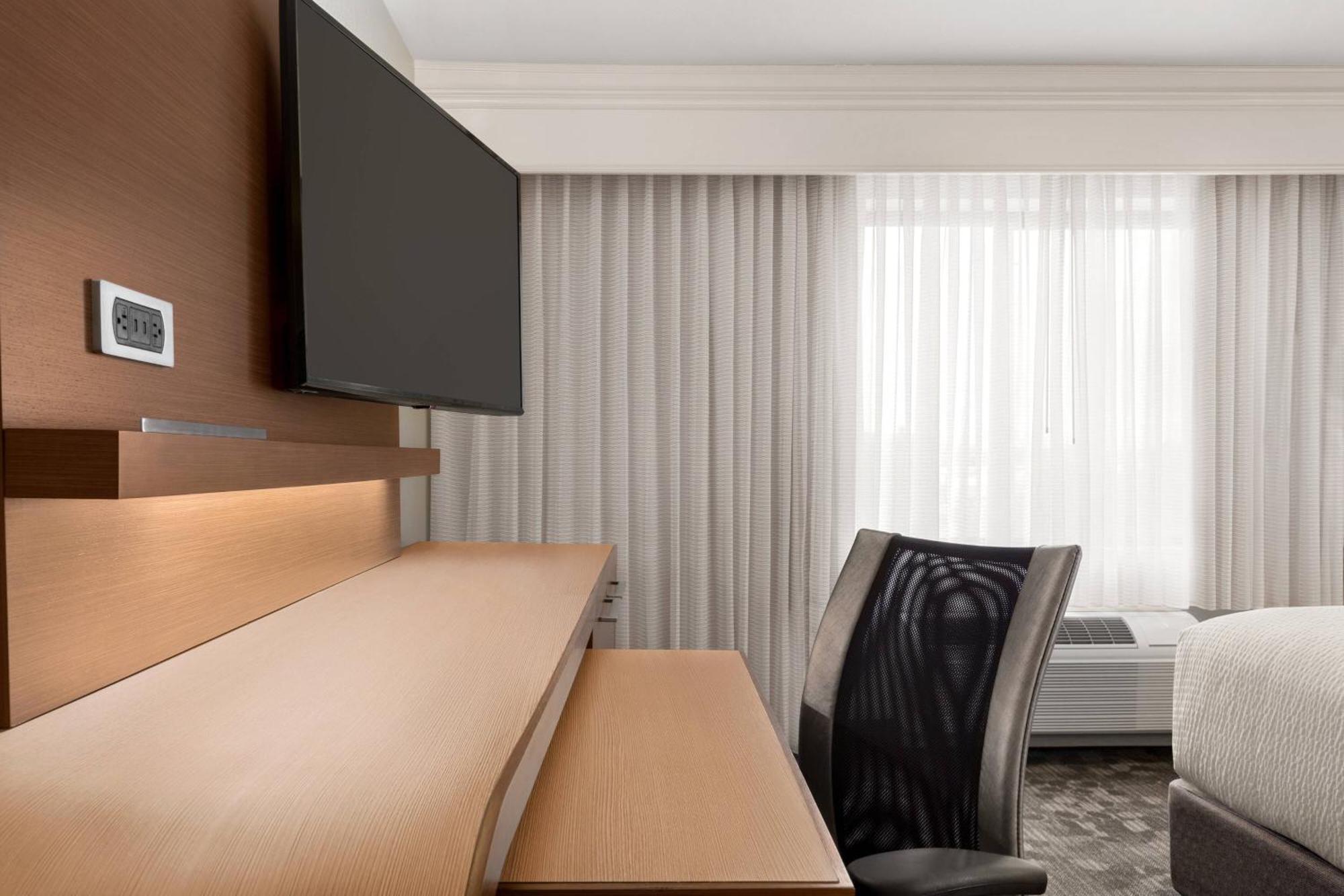 Courtyard By Marriott Palmdale Hotel Buitenkant foto