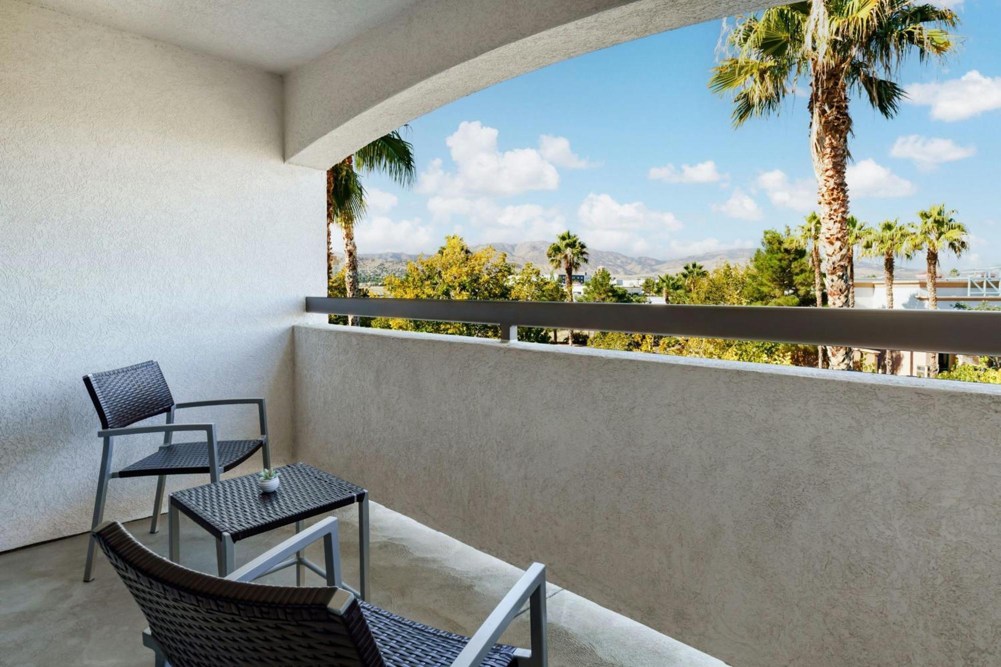 Courtyard By Marriott Palmdale Hotel Buitenkant foto
