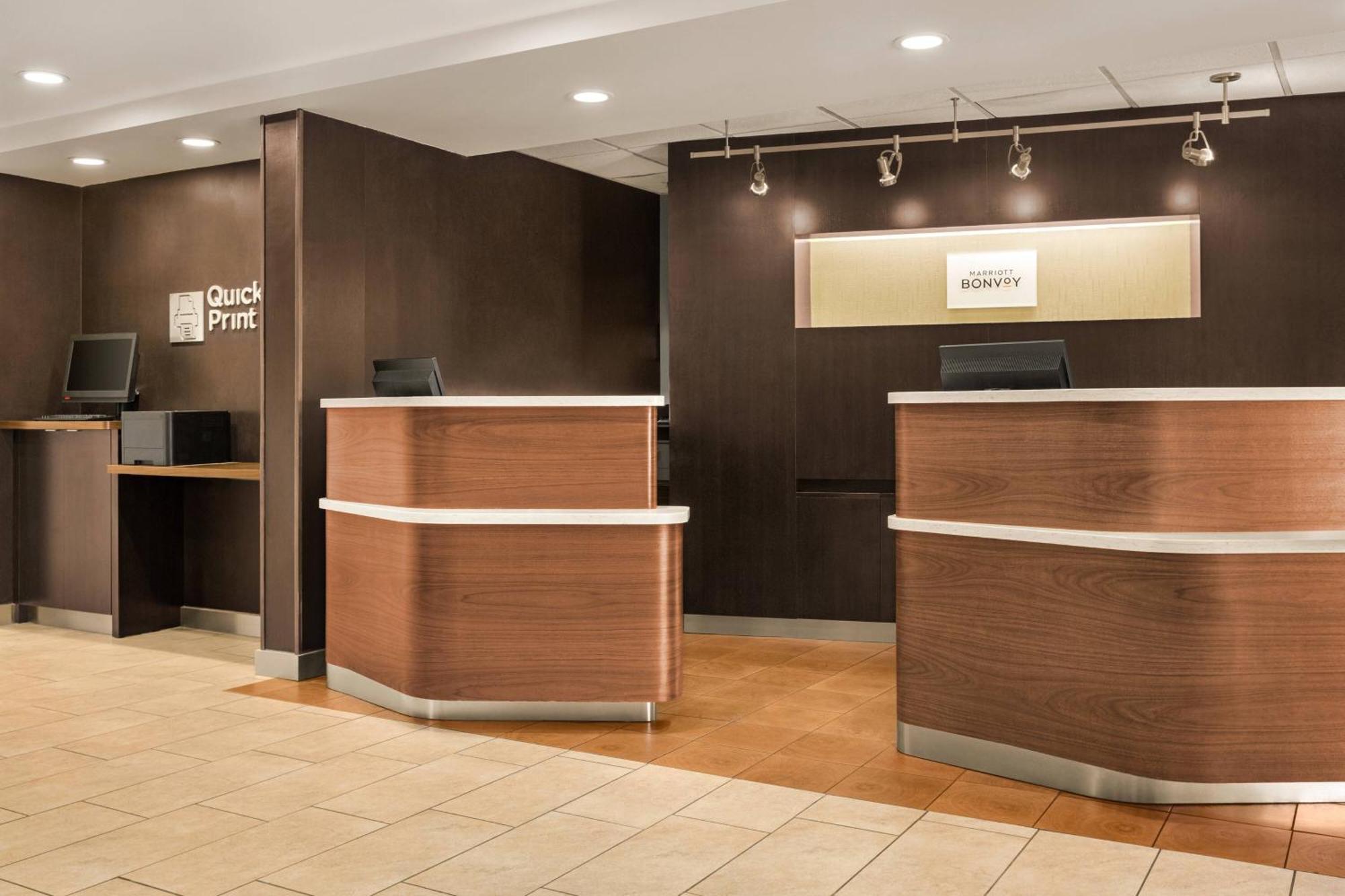 Courtyard By Marriott Palmdale Hotel Buitenkant foto