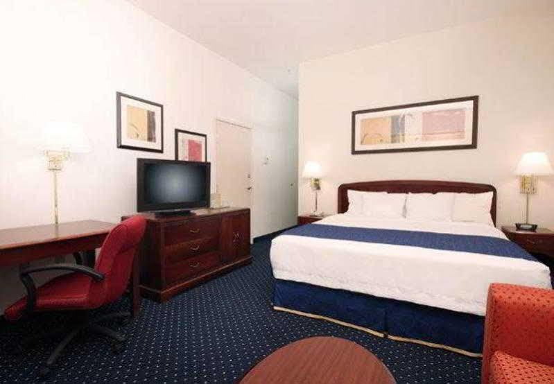 Courtyard By Marriott Palmdale Hotel Buitenkant foto