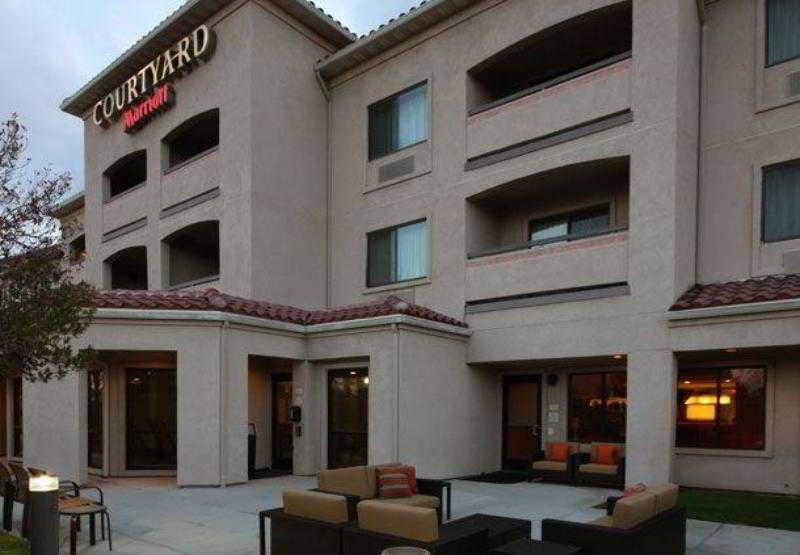 Courtyard By Marriott Palmdale Hotel Buitenkant foto
